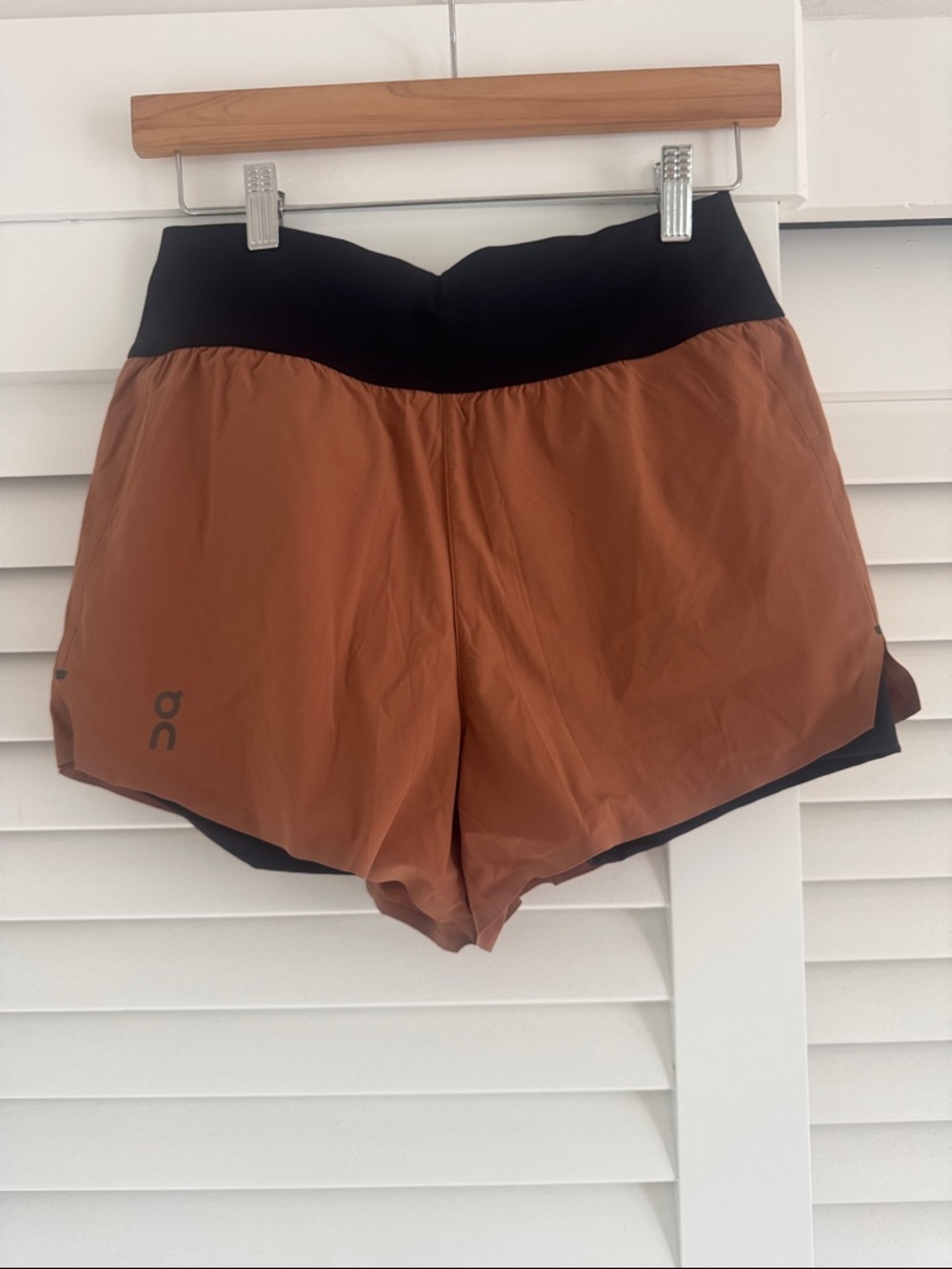 Like-new On women’s coca/black Running Shorts with Black Waistband small